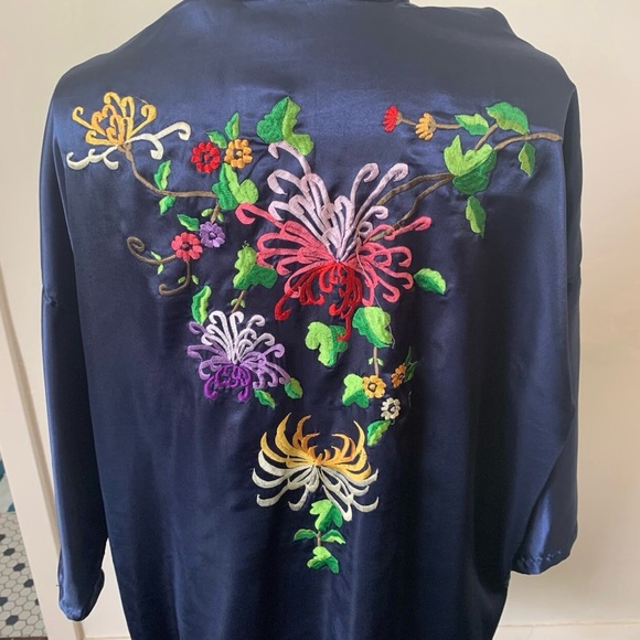 Vintage Kimono Robe Hand Embroidered Floral Kimono 1970's 70's Boho Satin Robe - Picture 3 of 10